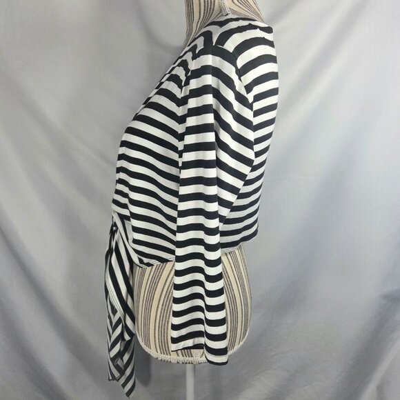 Comfy U.S.A. Black & White Striped 3/4 Sleeve Tie Front Hem Shrug Size Medium - Picture 3 of 8